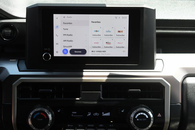 Certified 2025 Toyota Tacoma SR5 AWD/4WD image 19