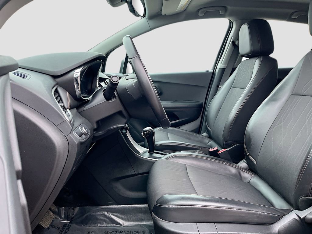 Used 2022 Chevrolet Trax LT w/ Driver Confidence Package image 19