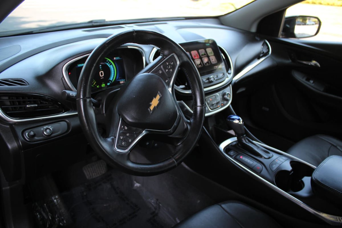 Used 2017 Chevrolet Volt Premier FWD image 10