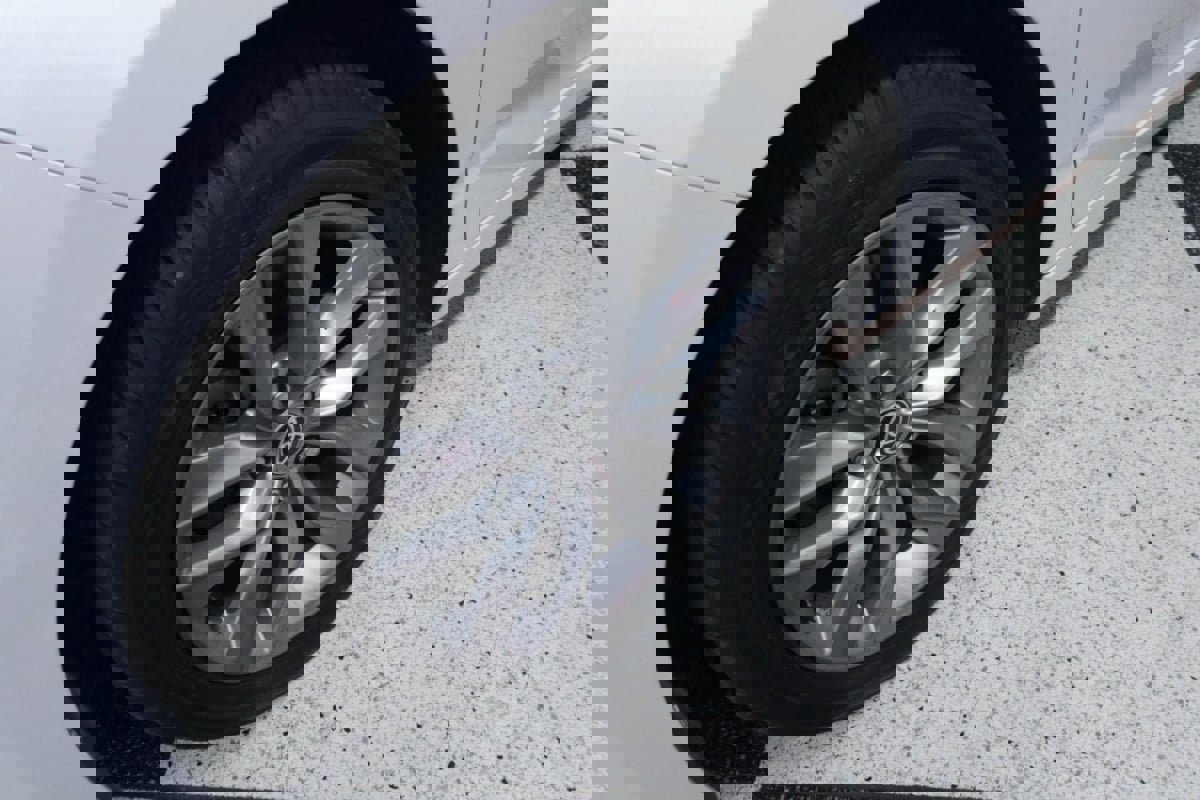 Used 2021 Toyota Avalon XLE w/ Moonroof Package image 36