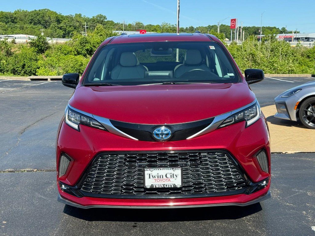 Certified 2022 Toyota Sienna XSE AWD/4WD image 9