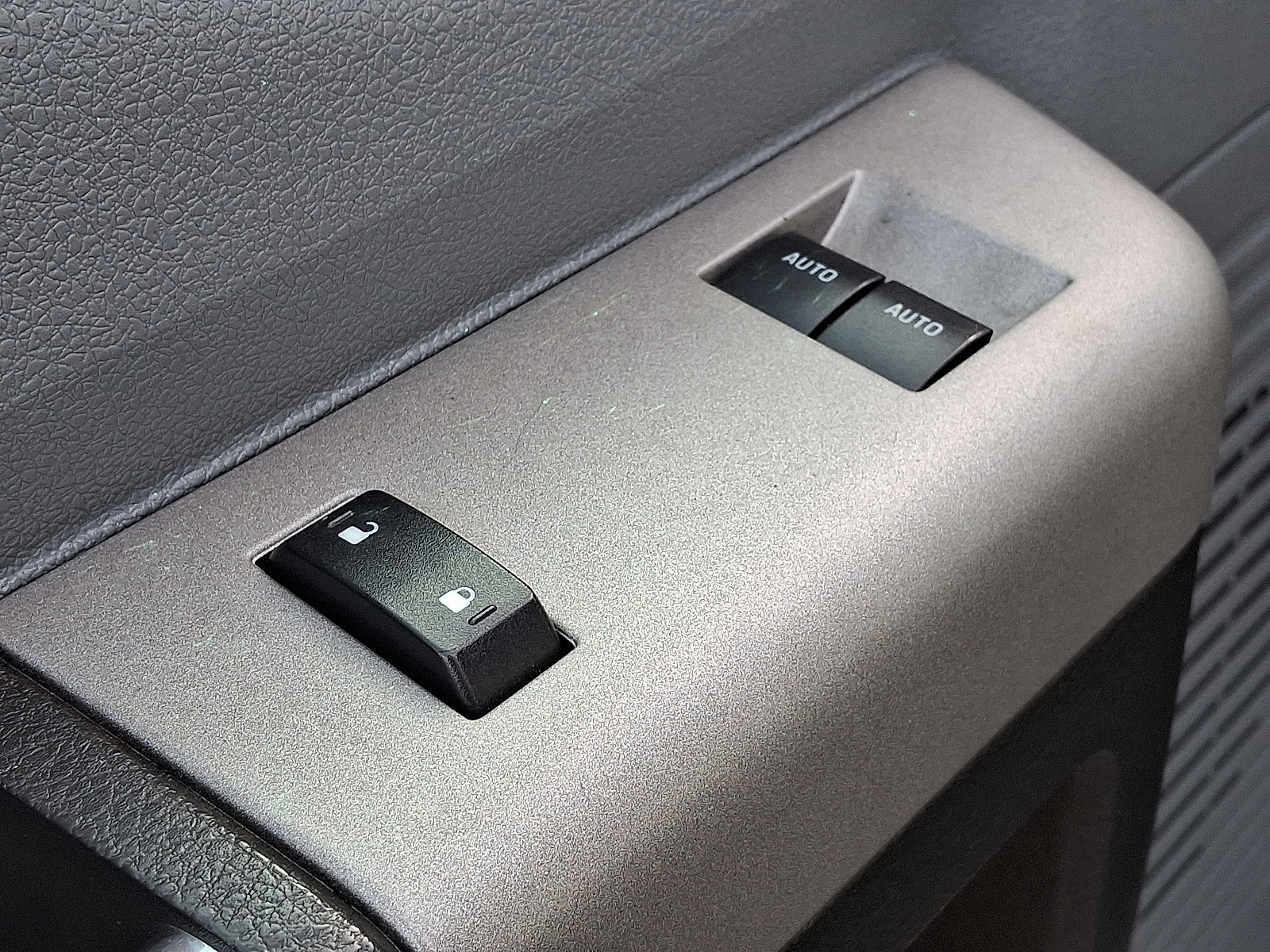 Used 2013 Ford F350 XLT w/ FX4 Off Road Pkg image 13