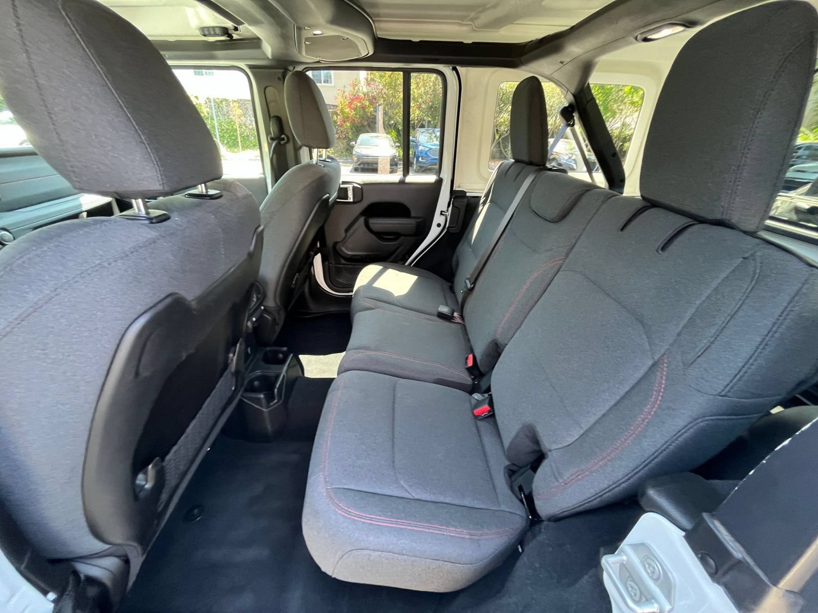 Used 2025 Jeep Wrangler Unlimited Rubicon AWD/4WD image 24