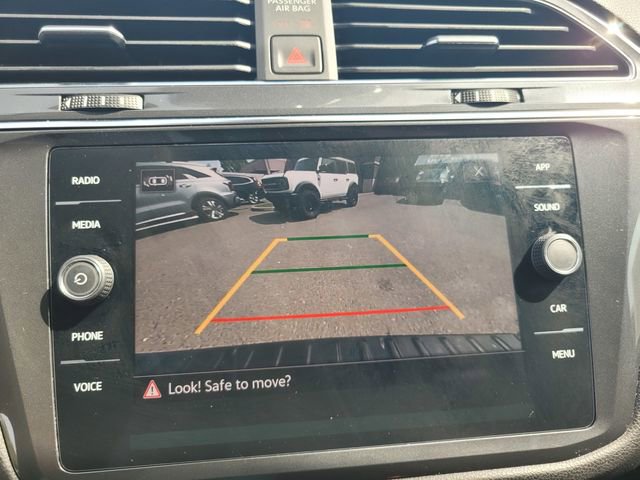 Used 2023 Volkswagen Tiguan SE w/ Panoramic Sunroof Package FWD image 21