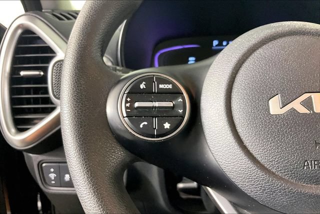 Used 2025 Kia Soul LX w/ LX Technology Package FWD image 8