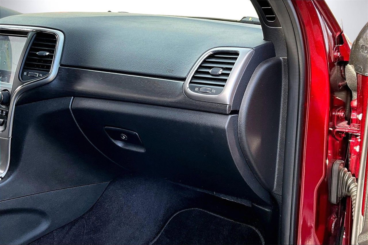 Certified 2018 Jeep Grand Cherokee Altitude image 19