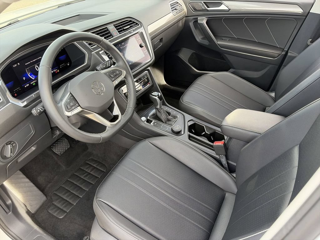 Used 2022 Volkswagen Tiguan SE AWD/4WD image 12
