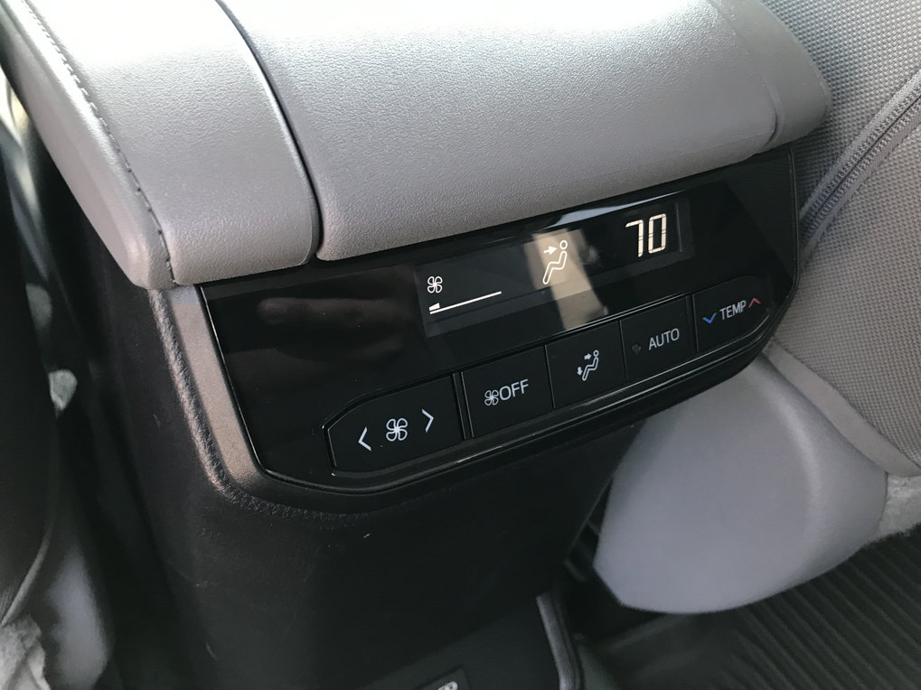 Used 2023 Toyota Highlander LE FWD image 24