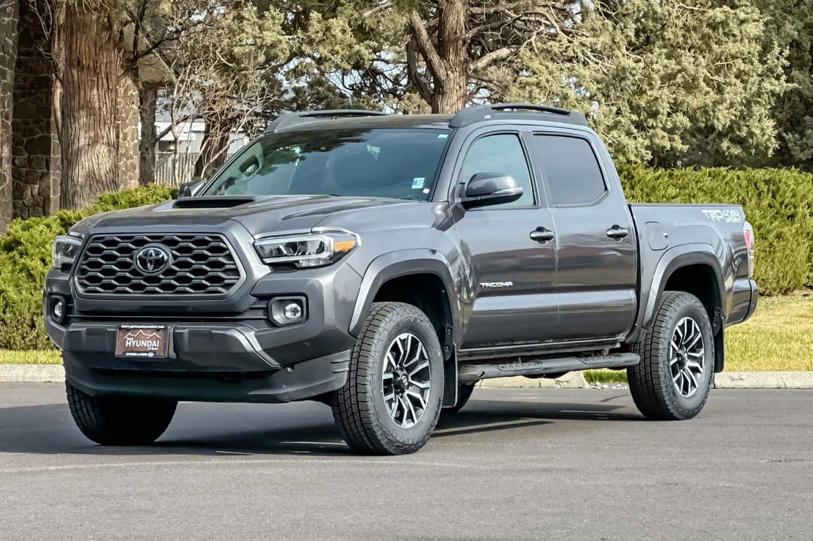 Used 2022 Toyota Tacoma TRD Sport w/ TRD Premium Sport Package image 9