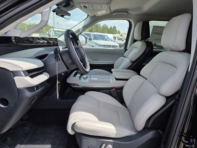 New 2026 Lincoln Navigator L Premier AWD/4WD image 9