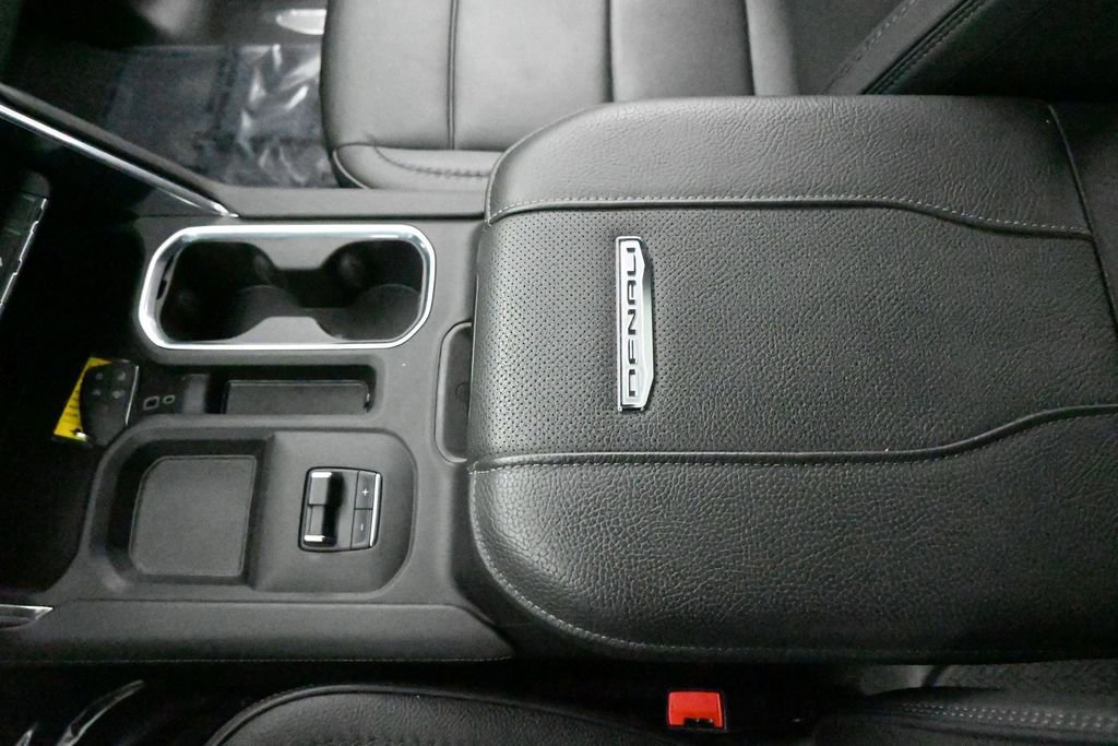 Used 2025 GMC Sierra 3500 Denali w/ Technology Package AWD/4WD image 10