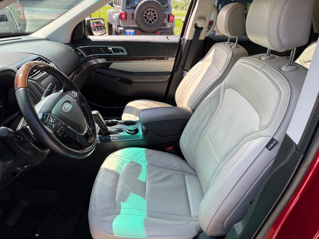 Used 2016 Ford Explorer Platinum AWD/4WD image 13