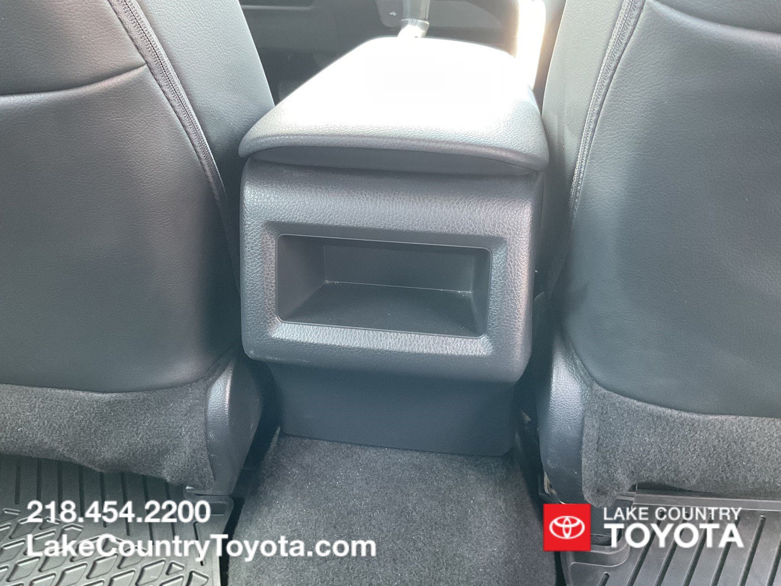 Used 2024 Toyota Camry SE FWD image 14