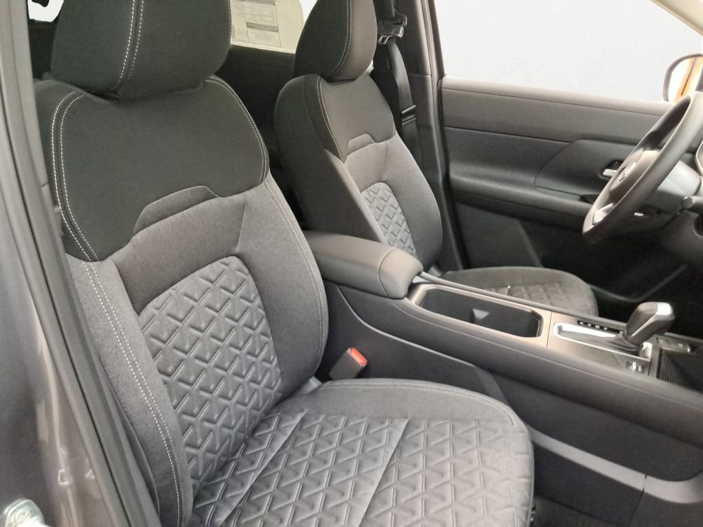 Used 2025 Nissan Kicks SV w/ SV Premium Package FWD image 15