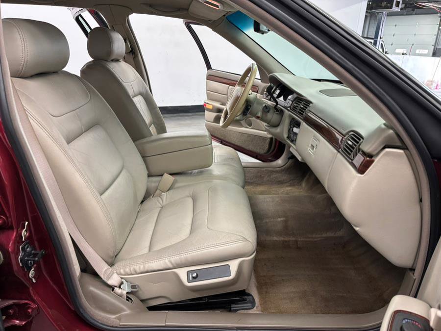 Used 1997 Cadillac De Ville Sedan w/ Comfort/Convenience Pkg image 31