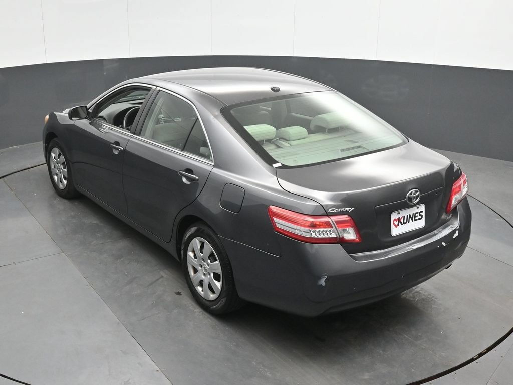 Used 2010 Toyota Camry LE FWD image 31