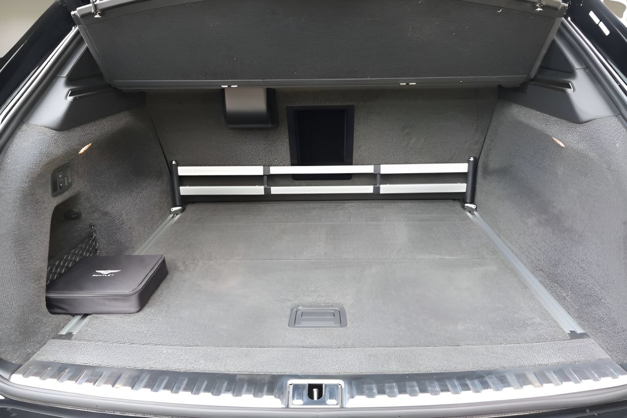 Used 2025 Bentley Bentayga Extended Wheelbase AWD/4WD image 22