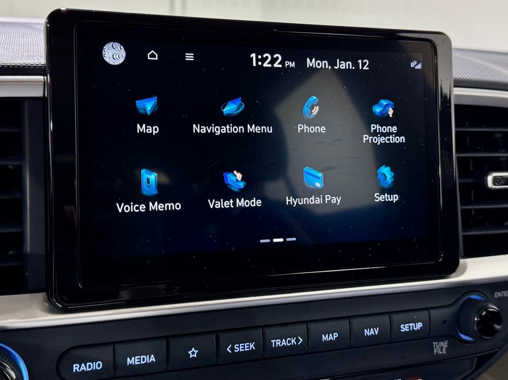 Used 2025 Hyundai Venue Limited image 17