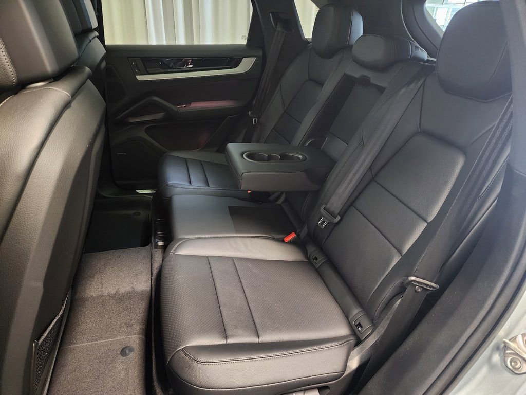 Used 2025 Porsche Cayenne image 19