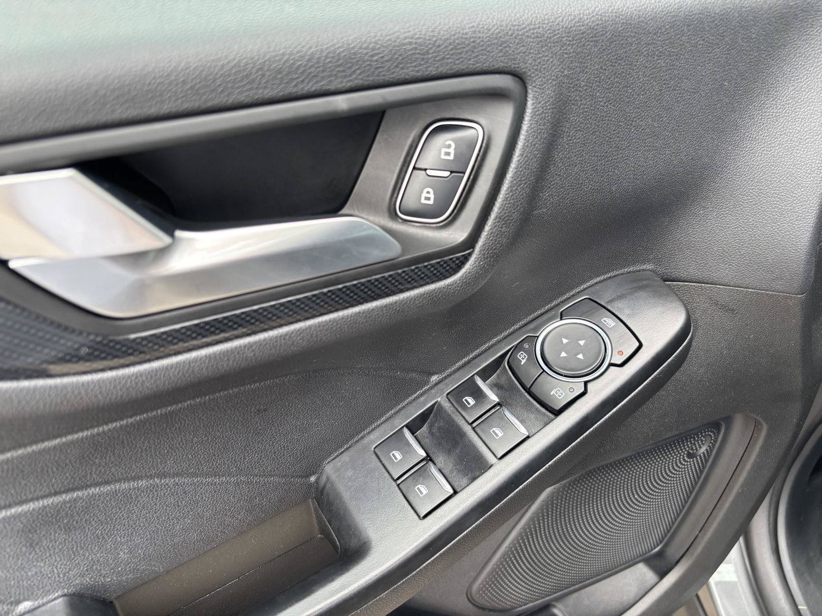 Used 2025 Ford Escape ST-Line Select AWD/4WD image 15