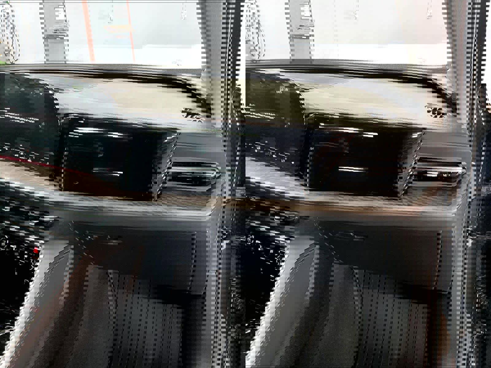 Used 2025 Audi Q5 Premium w/ Convenience Package image 17