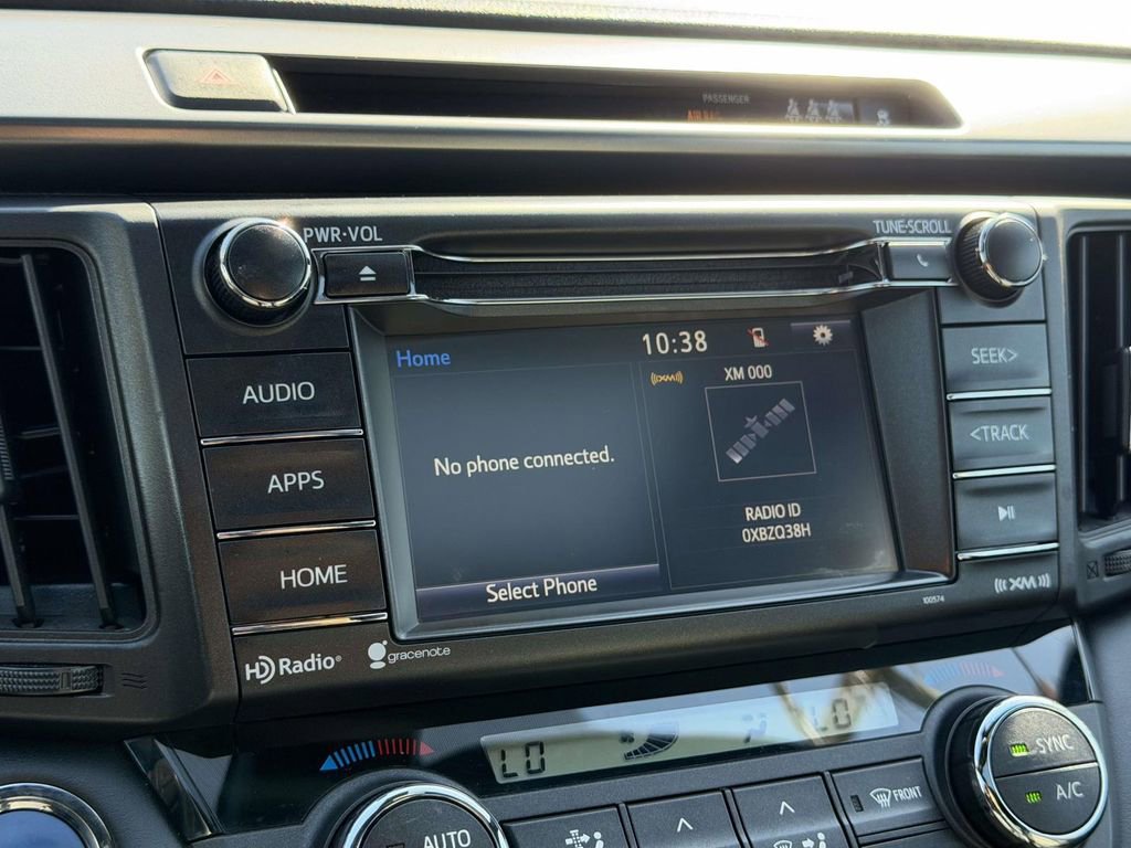 Used 2017 Toyota RAV4 SE image 3