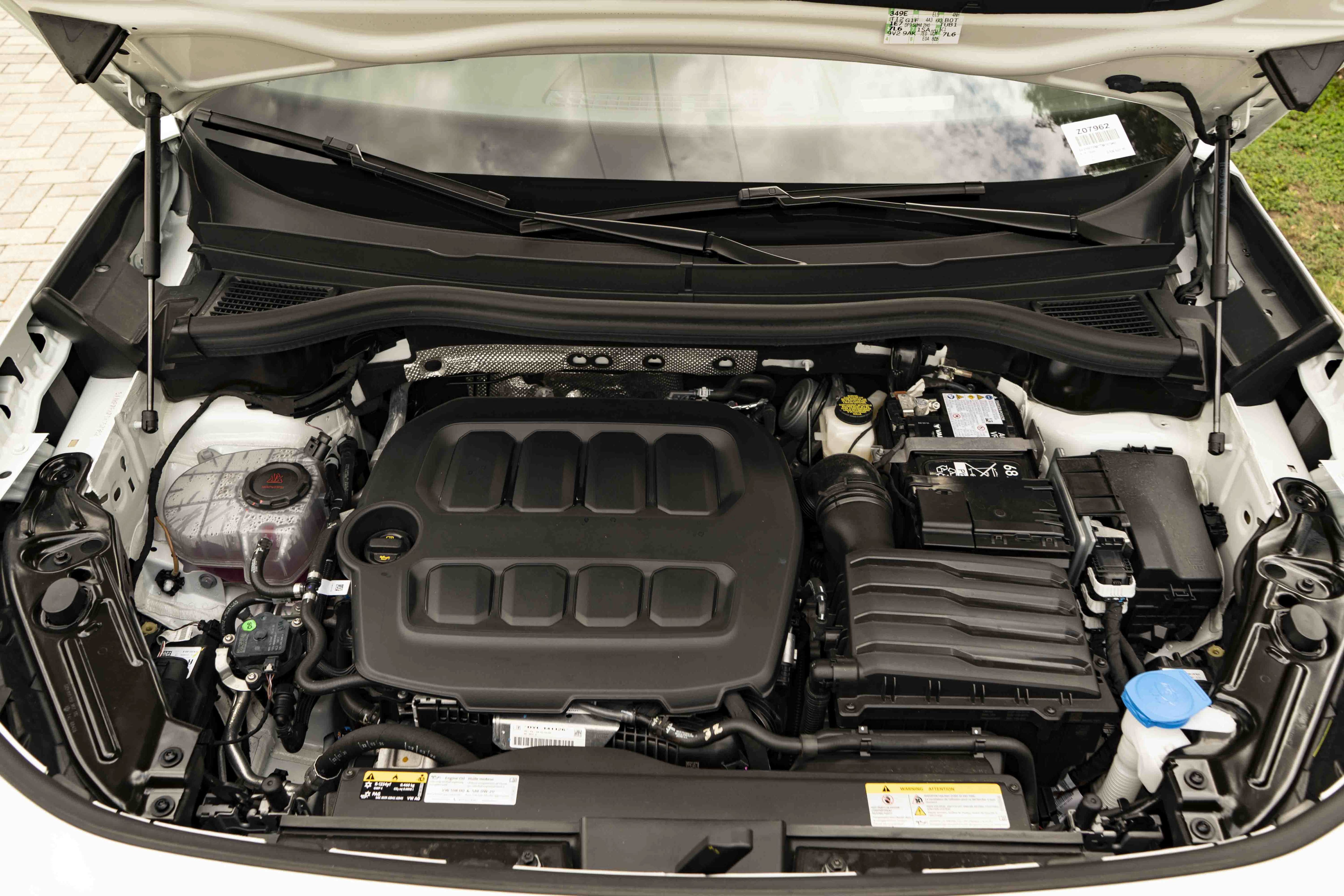 Certified 2026 Volkswagen Tiguan SE R-Line FWD image 40