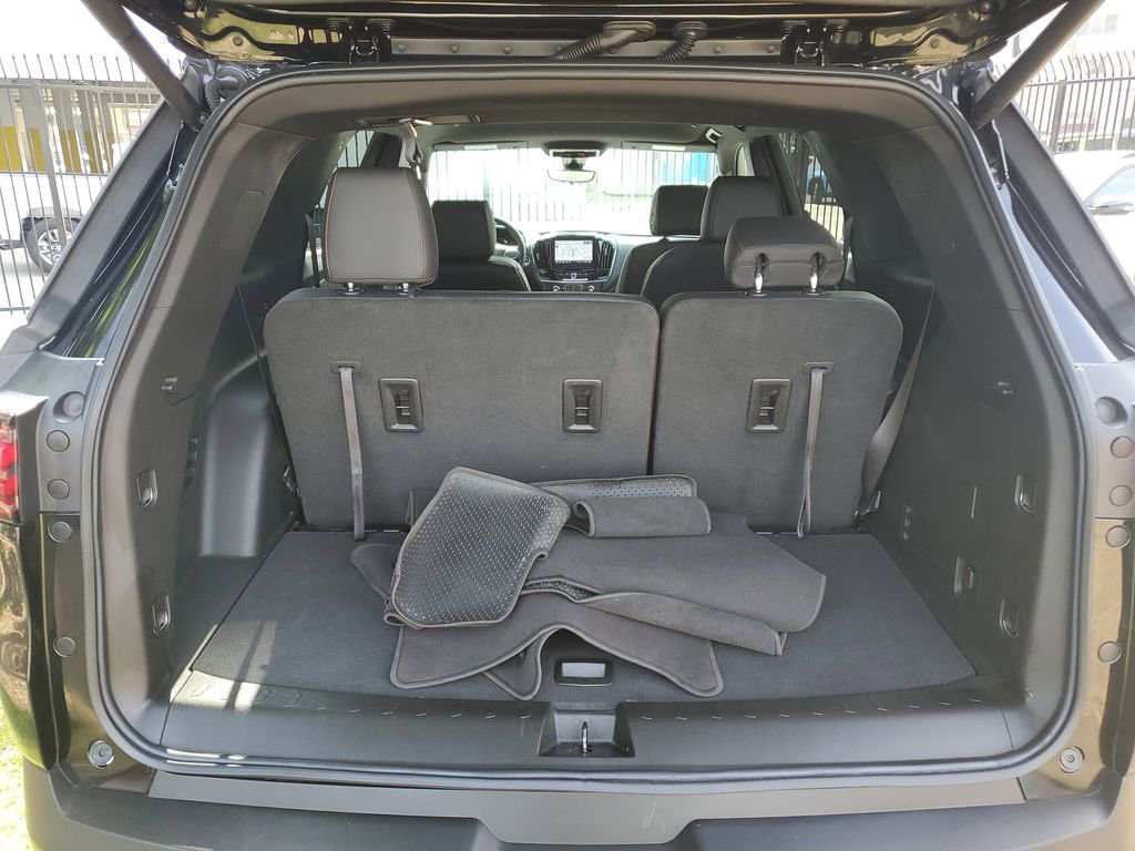 Used 2023 Chevrolet Traverse RS image 9