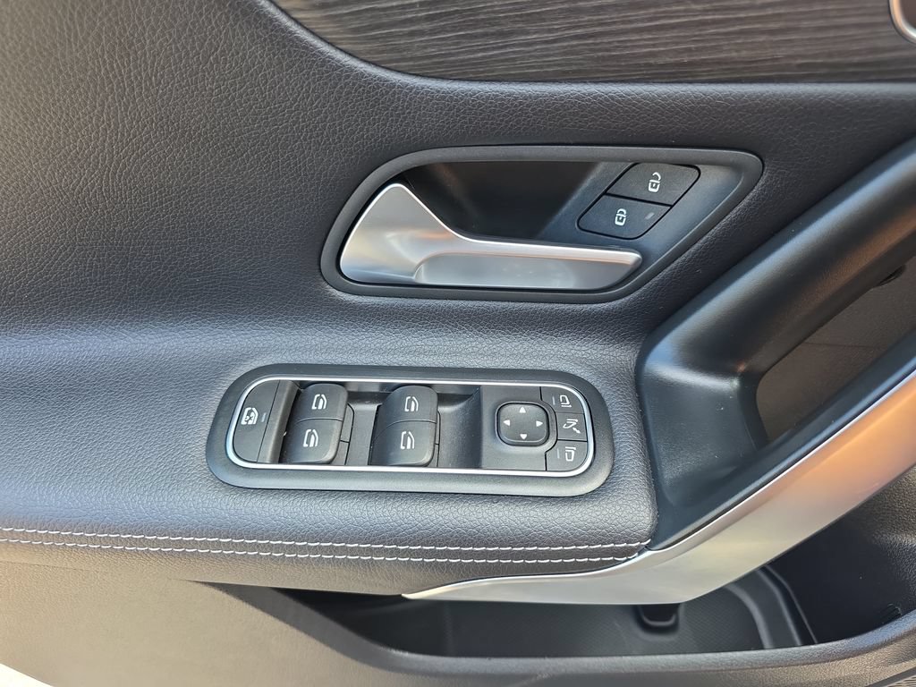 Used 2023 Mercedes-Benz CLA 250 4MATIC w/ Premium Package image 27
