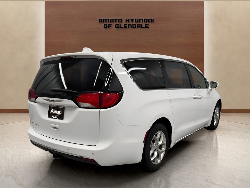 Used 2019 Chrysler Pacifica Touring Plus FWD image 5