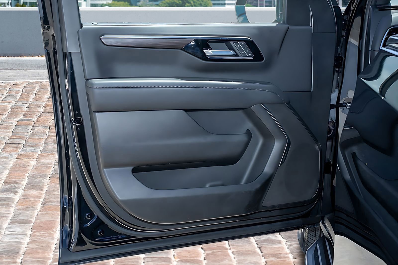 Used 2025 Chevrolet Tahoe LT image 12