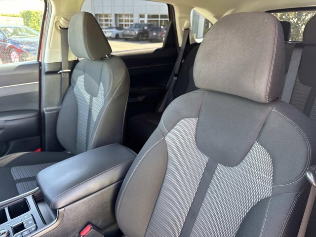 Used 2024 Kia Sorento LX image 10