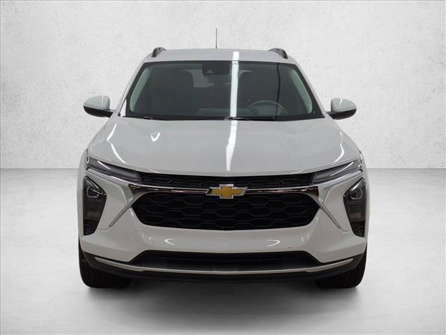 Used 2024 Chevrolet Trax LT FWD image 2