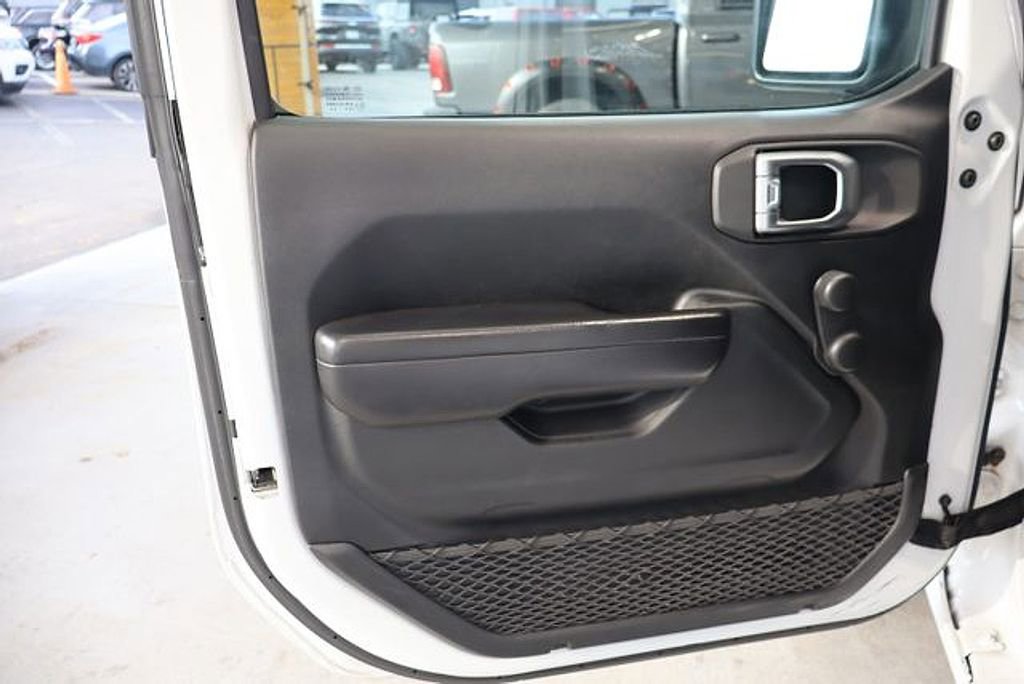 Used 2020 Jeep Gladiator Sport image 16