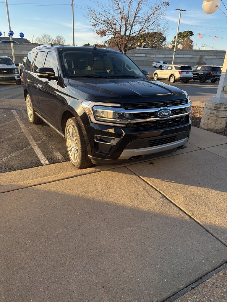 Used 2024 Ford Expedition Limited w/ Excursion Package image 2