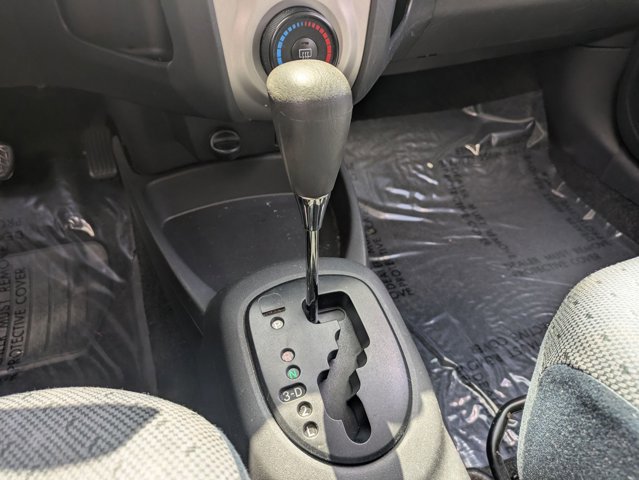 Used 2010 Toyota Yaris 2-Door Hatchback image 11