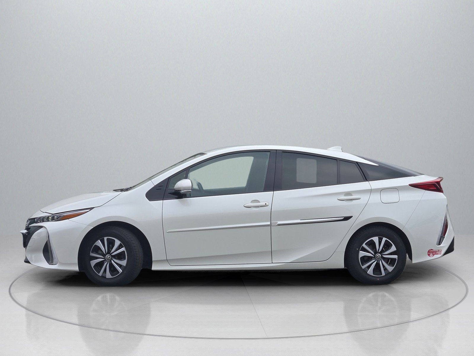 Used 2017 Toyota Prius Prime Premium image 4