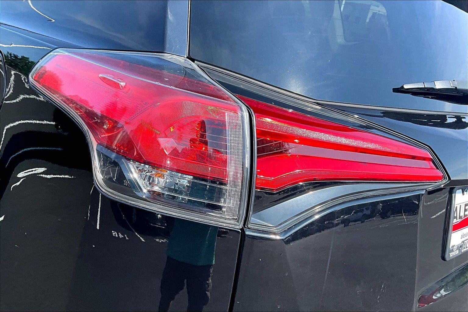 Used 2017 Toyota RAV4 XLE AWD/4WD image 28