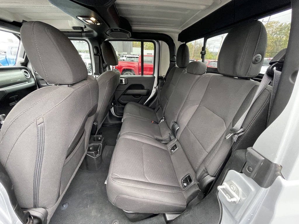 Used 2023 Jeep Gladiator Overland image 17