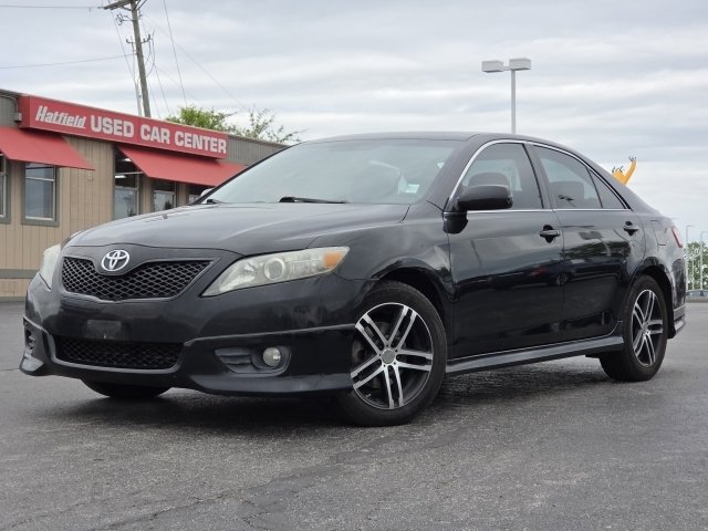 Used 2011 Toyota Camry SE w/ SE Extra-Value Pkg #1 FWD image 2
