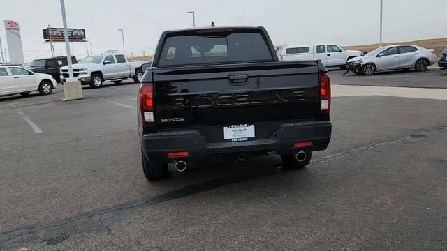 Used 2025 Honda Ridgeline Black Edition image 2