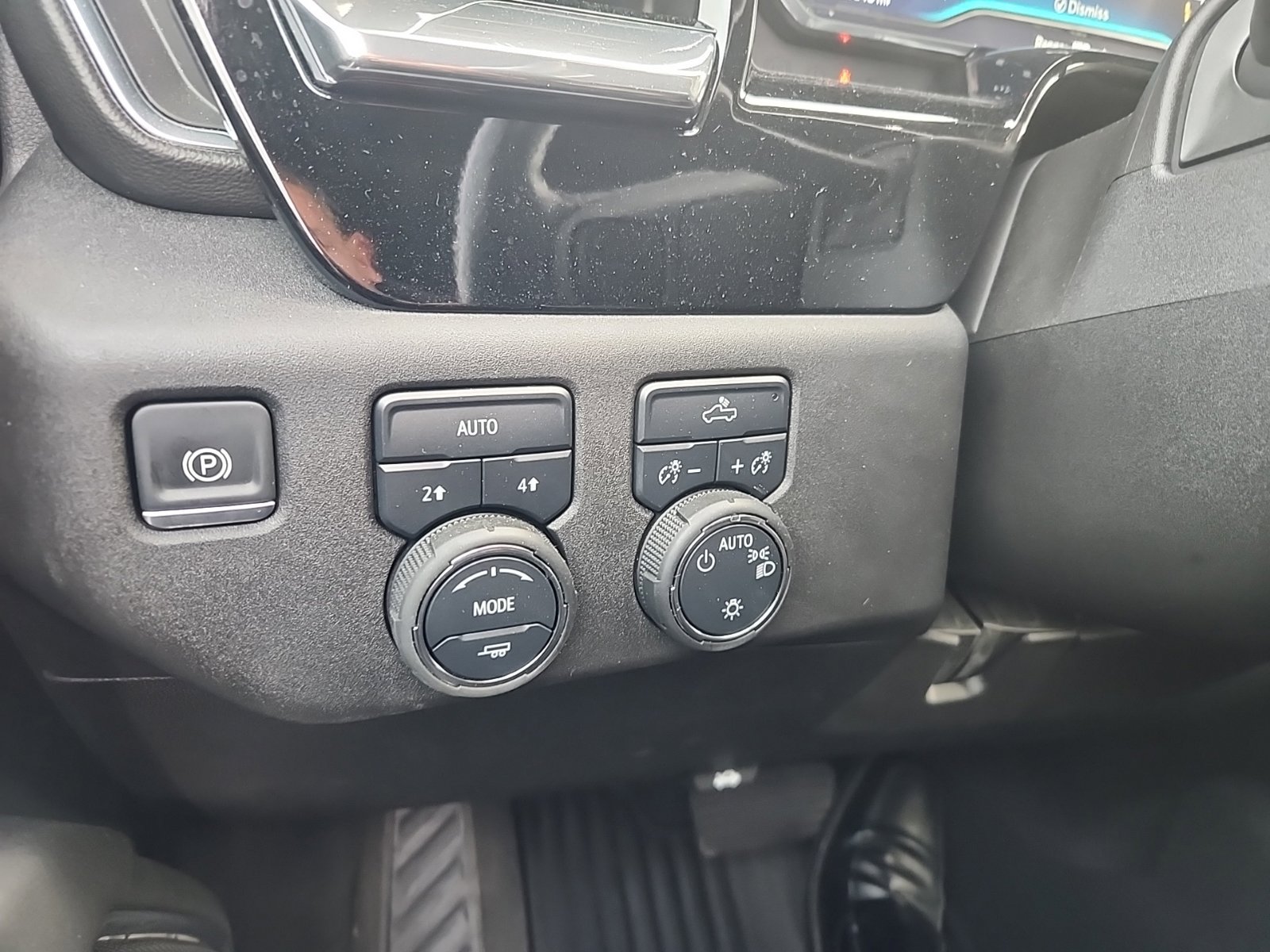 Used 2024 Chevrolet Silverado 1500 LT AWD/4WD image 13