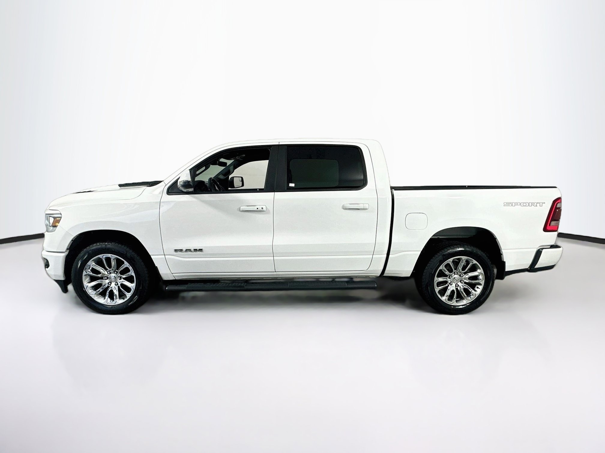 Used 2023 RAM 1500 Laramie AWD/4WD image 8