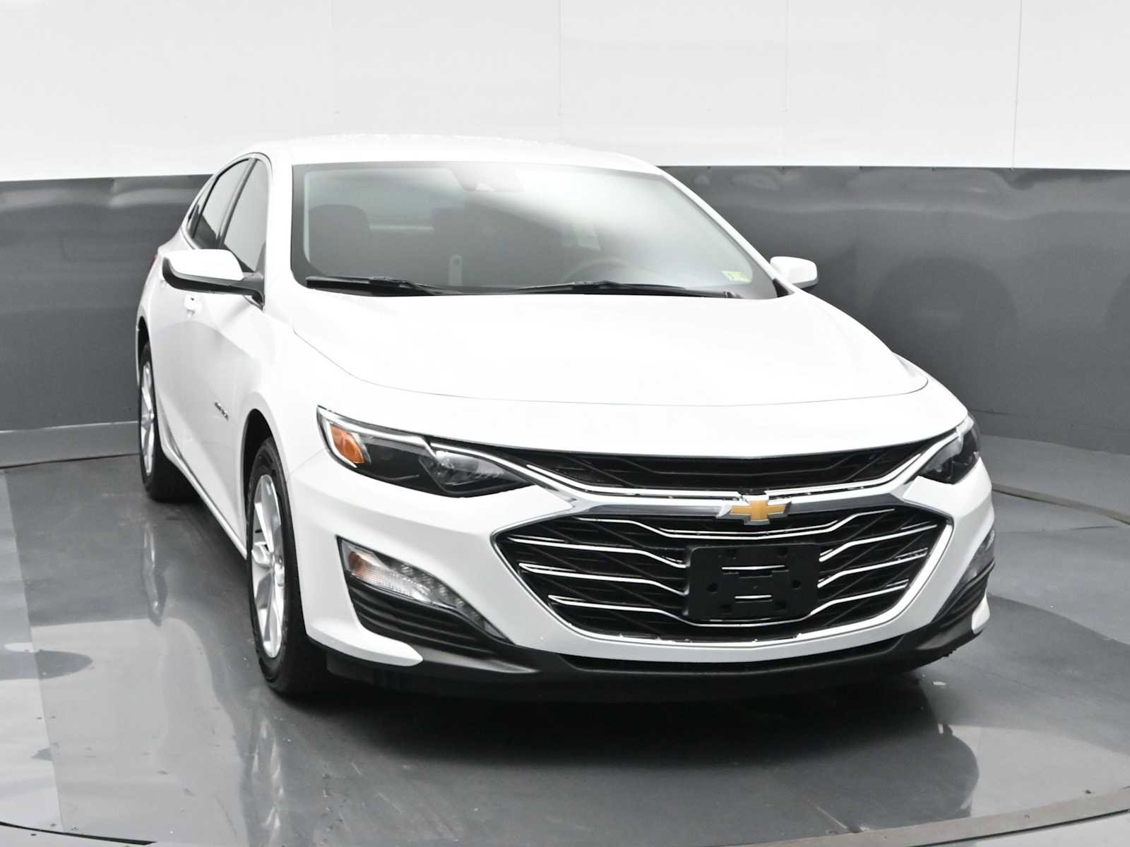 New 2025 Chevrolet Malibu LT FWD image 3