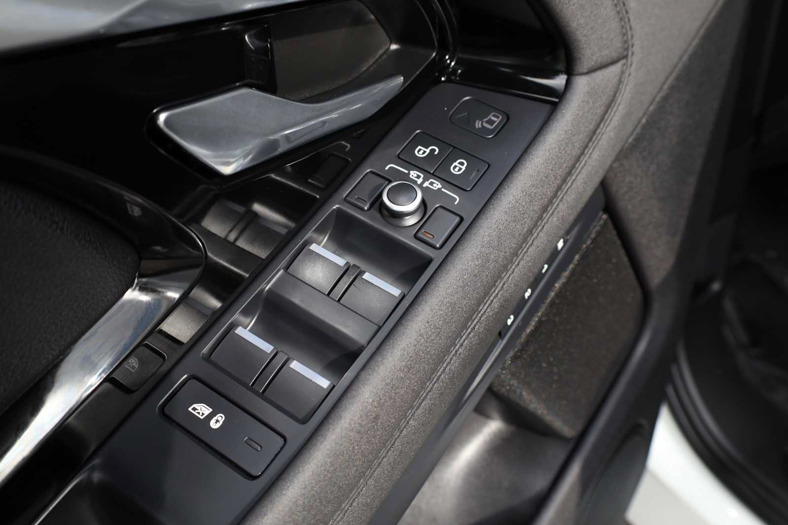Used 2020 Land Rover Range Rover Evoque SE AWD/4WD image 38