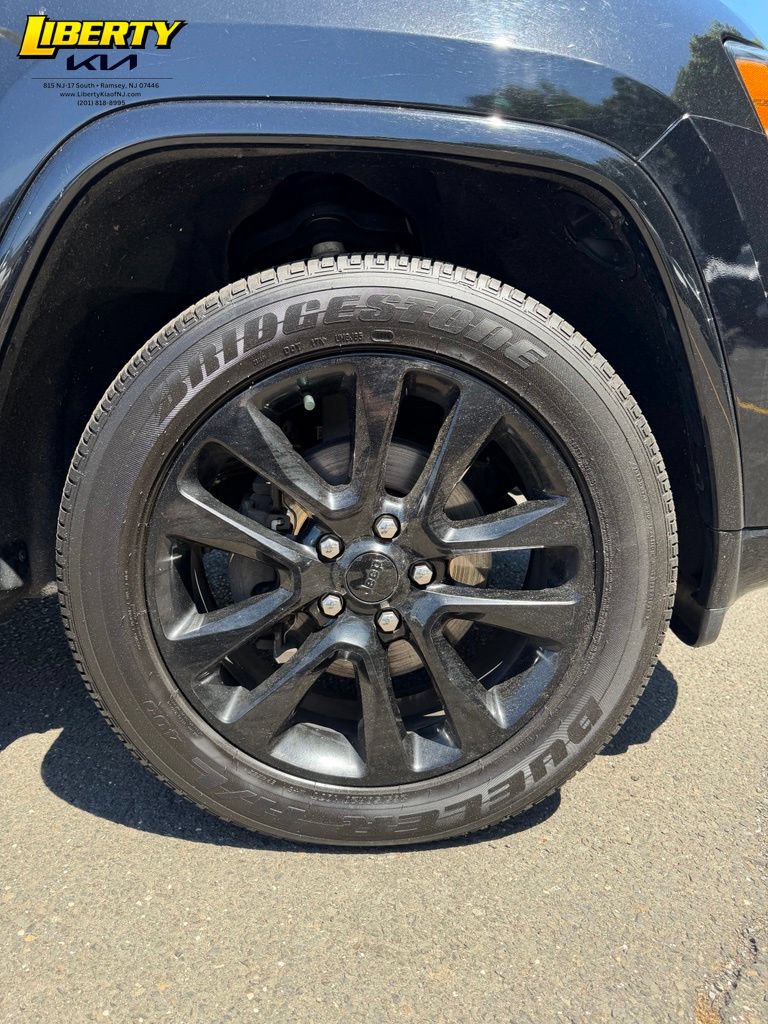 Used 2020 Jeep Grand Cherokee Altitude AWD/4WD image 16