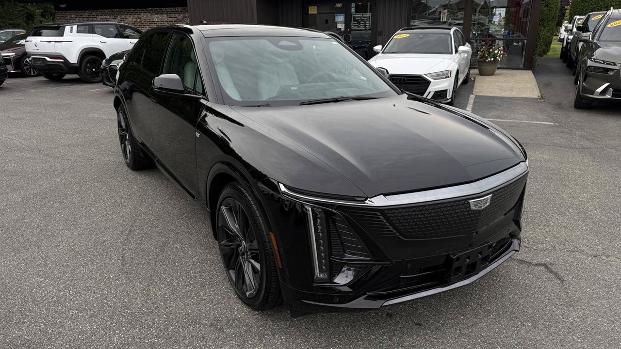 Used 2024 Cadillac Lyriq Sport RWD image 22