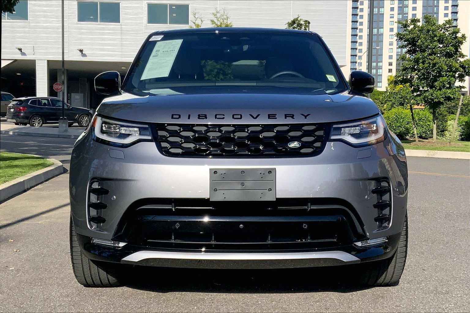 Certified 2025 Land Rover Discovery Dynamic SE AWD/4WD image 3