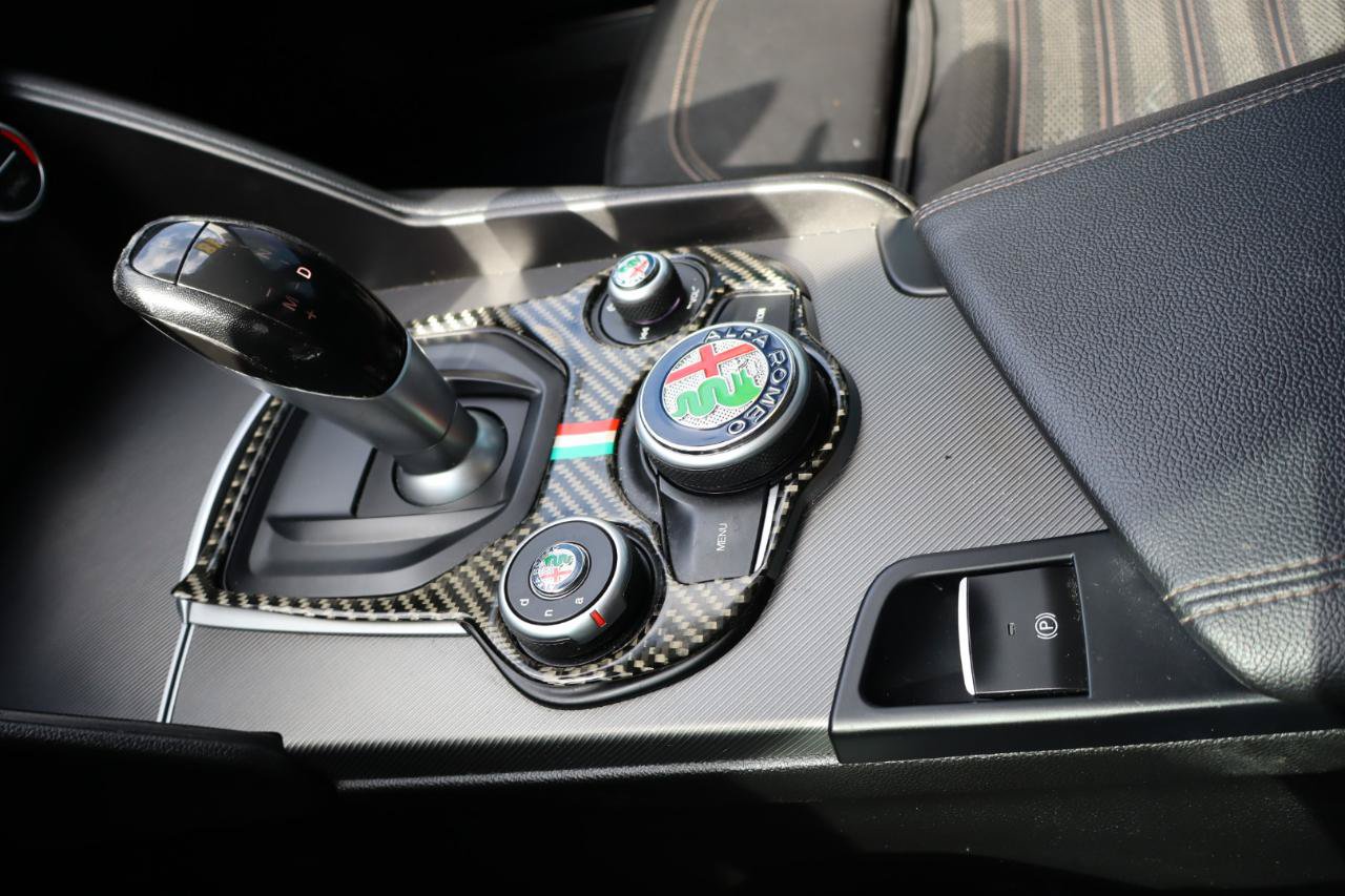 Used 2018 Alfa Romeo Giulia Ti Sport w/ Quick Order Package 22S Sport AWD/4WD image 18
