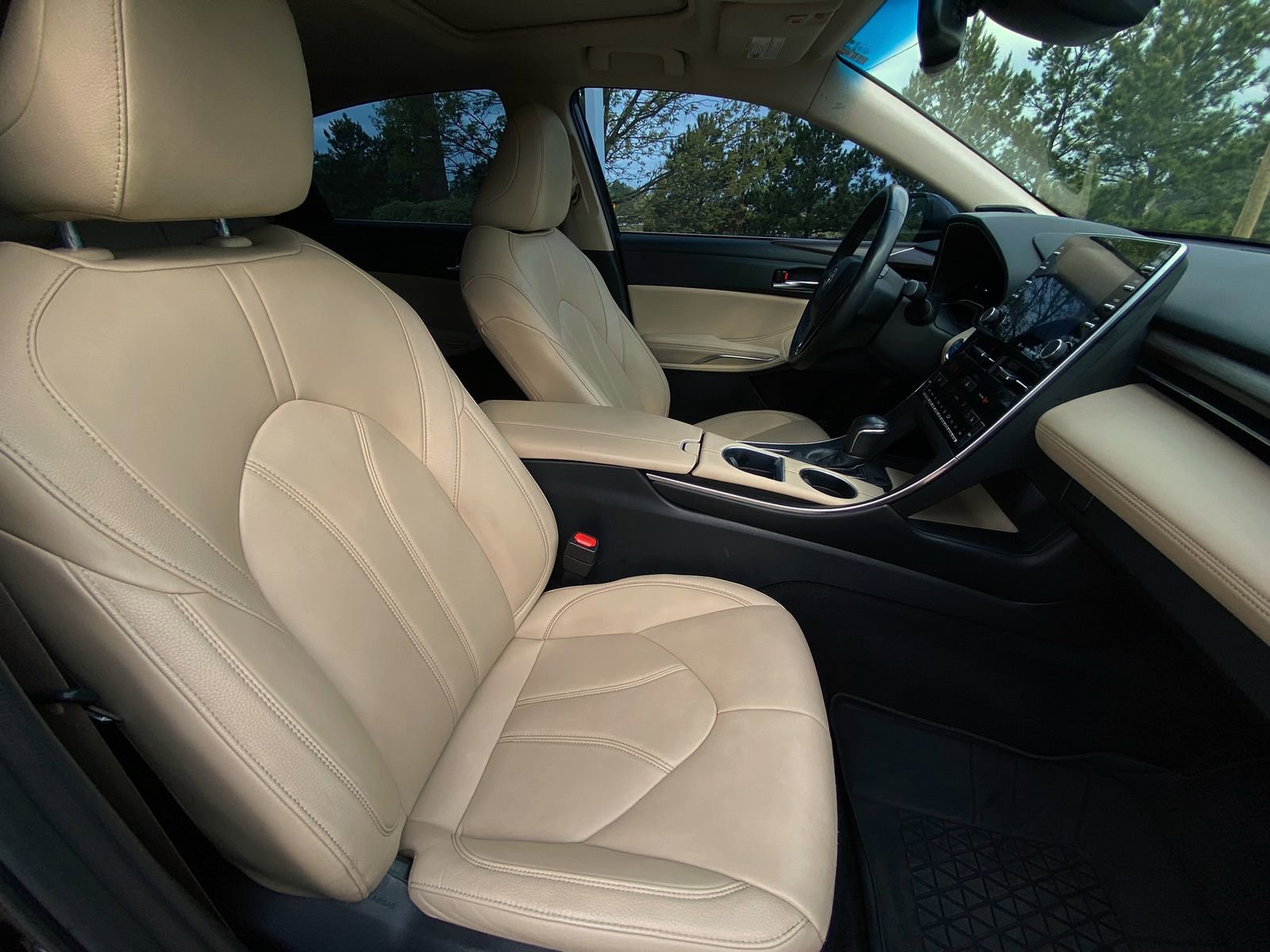 Used 2021 Toyota Avalon XLE w/ Moonroof Package image 13